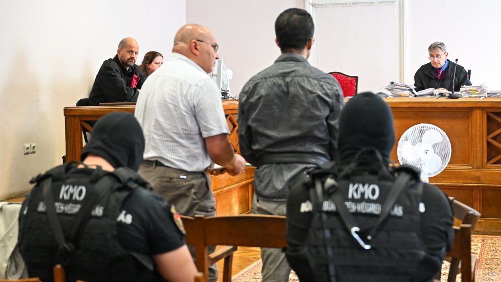 A. Mohamed hamis vádakkal illette az ügyészt, miután kétéves kisfiúja előtt lemészárolta volt feleségét